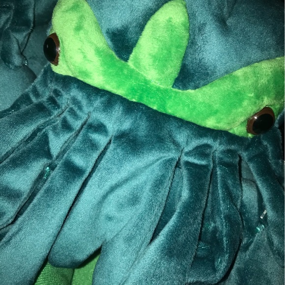 Cthulhu Twilight Terror Plush Slippers (Unisex) NWT - Picture 2 of 12